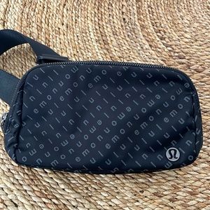 Lululemon Belt Bag/Fanny - Mirrorify Reflective Black/Black